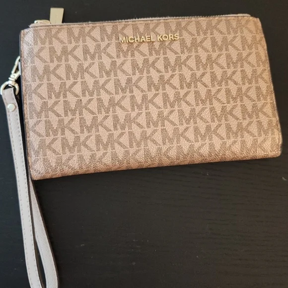 Michael Kors Wristlet - Picture 1 of 4